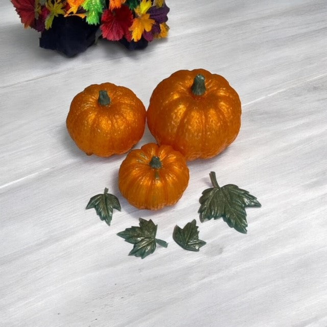 3 Pumpkins with Leaves